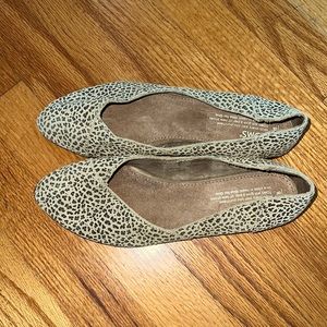 Leopard print Toms
